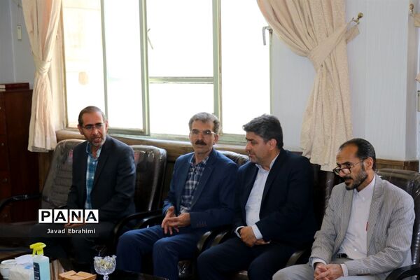 نشست هم‌اندیشی  مسئولین سازمان دانش‌آموزی قطب شهید کلاهدوز با مدیر سازمان دانش‌آموزی استان