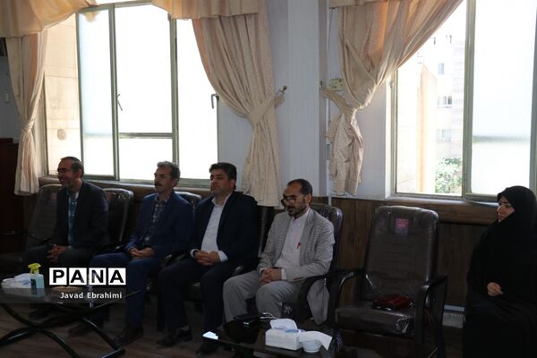 نشست هم‌اندیشی  مسئولین سازمان دانش‌آموزی قطب شهید کلاهدوز با مدیر سازمان دانش‌آموزی استان