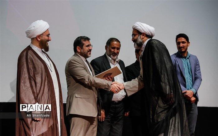 برگزیدگان جشنواره شعر و عکس نماز جمعه معرفی شدند