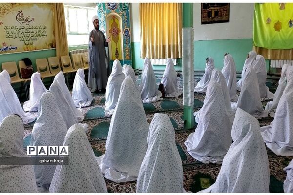 برگزاری جشن عبادت دانش‌آموزان پایه سوم شهرستان فیروزکوه