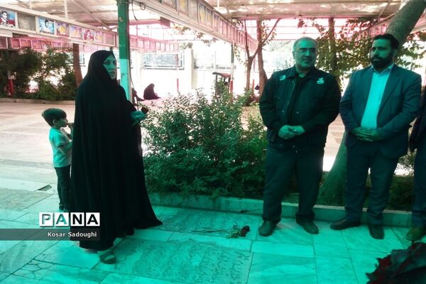 گلباران مزار شهدا با حضور دانش‌آموزان خبرنگار پانا در قم-2