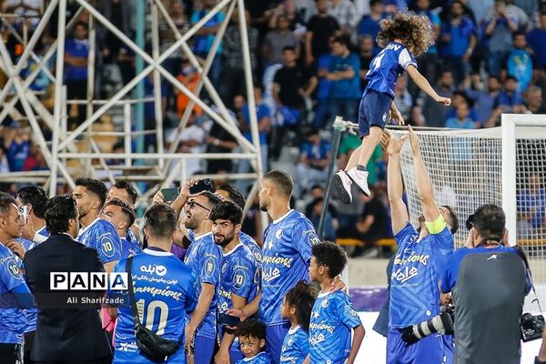 جشن قهرمانی تیم فوتبال استقلال