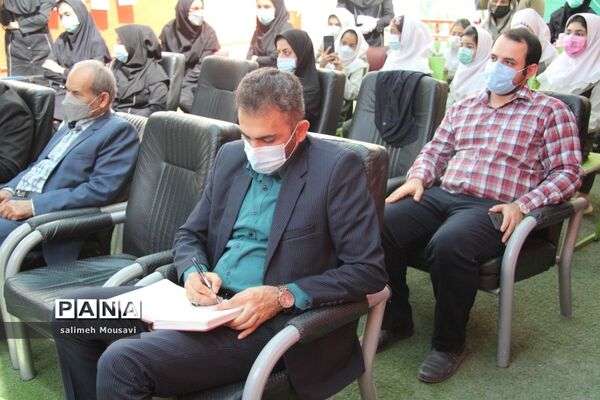 رونمایی از کتاب ستاره های کیهان در بوشهر