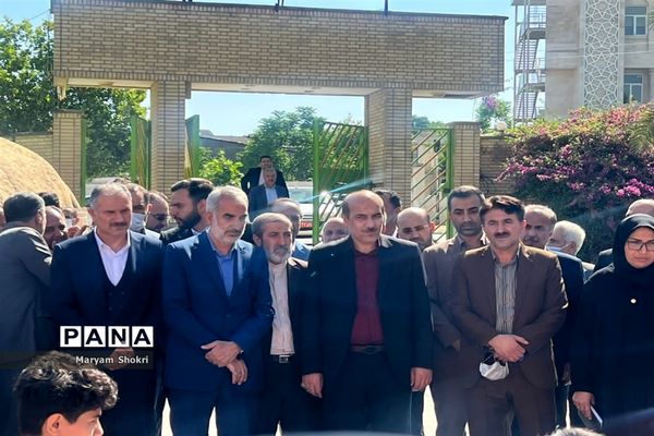 بازدید وزیر آموزش و پرورش و مدیرکل استان گلستان از صنایع دستی دانش‌آموزی