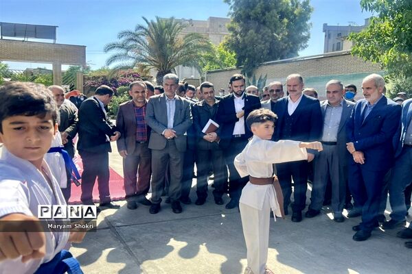 بازدید وزیر آموزش و پرورش و مدیرکل استان گلستان از صنایع دستی دانش‌آموزی