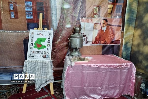 نمایشگاه «تعهد سرخ، از حجره تا سنگر» در قم-1