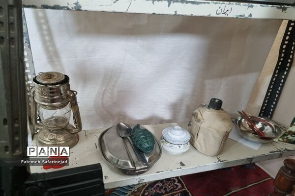 نمایشگاه «تعهد سرخ، از حجره تا سنگر» در قم-1