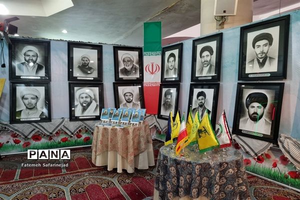 نمایشگاه «تعهد سرخ، از حجره تا سنگر» در قم-1