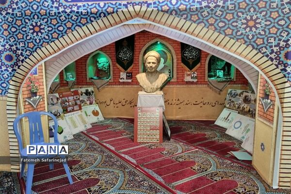 نمایشگاه «تعهد سرخ، از حجره تا سنگر» در قم-2