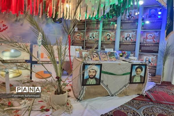 نمایشگاه «تعهد سرخ، از حجره تا سنگر» در قم-2