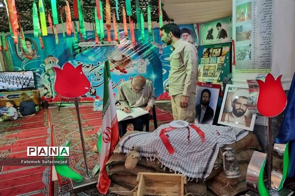 نمایشگاه «تعهد سرخ، از حجره تا سنگر» در قم-2