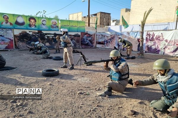 نمایشگاه «تعهد سرخ، از حجره تا سنگر» در قم-2