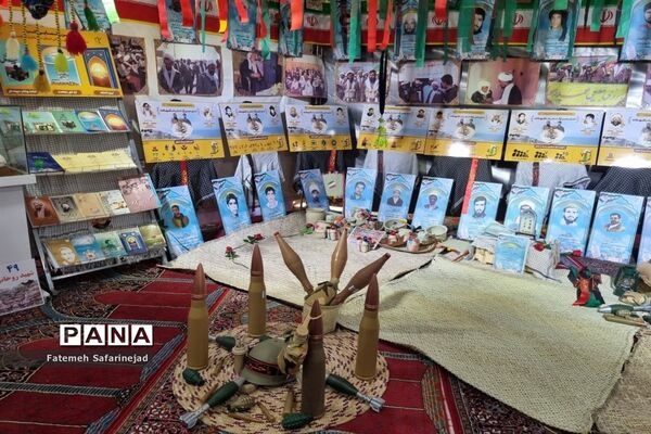 نمایشگاه «تعهد سرخ، از حجره تا سنگر» در قم-2