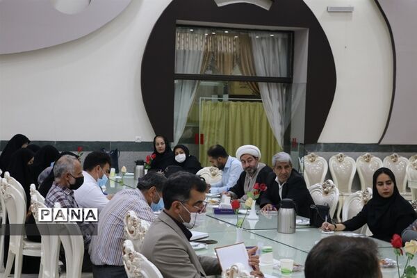 جلسه پرسش و پاسخ روسای مراکز نیکوکاری کمیته امداد منطقه 3 اصفهان