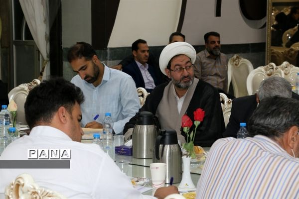 جلسه پرسش و پاسخ روسای مراکز نیکوکاری کمیته امداد منطقه 3 اصفهان