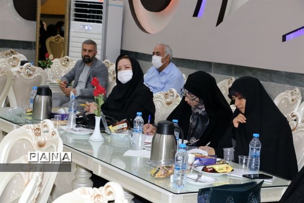 جلسه پرسش و پاسخ روسای مراکز نیکوکاری کمیته امداد منطقه 3 اصفهان