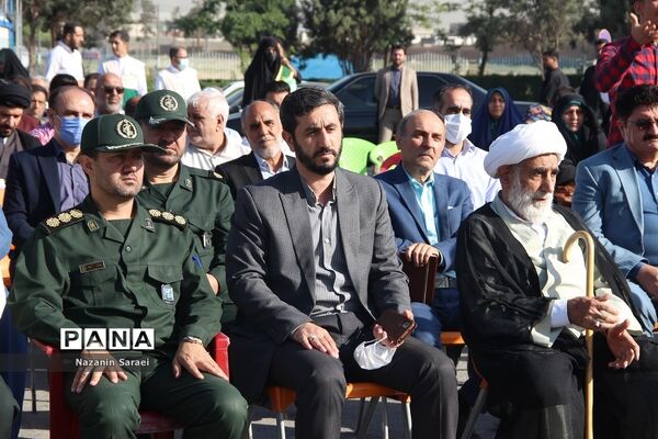 به اهتزاز درآمدن پرچم حرم امام مهربانی‌هادرشهرستان اسلامشهر
