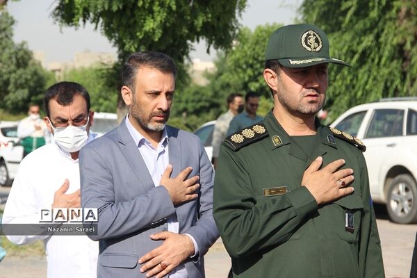به اهتزاز درآمدن پرچم حرم امام مهربانی‌هادرشهرستان اسلامشهر
