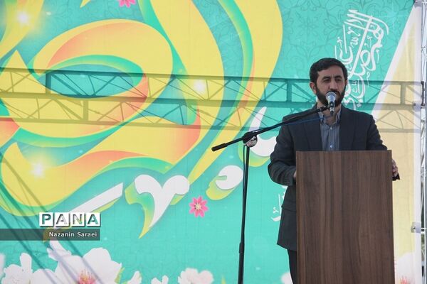 به اهتزاز درآمدن پرچم حرم امام مهربانی‌هادرشهرستان اسلامشهر