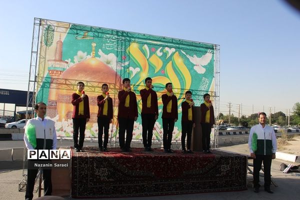 به اهتزاز درآمدن پرچم حرم امام مهربانی‌هادرشهرستان اسلامشهر