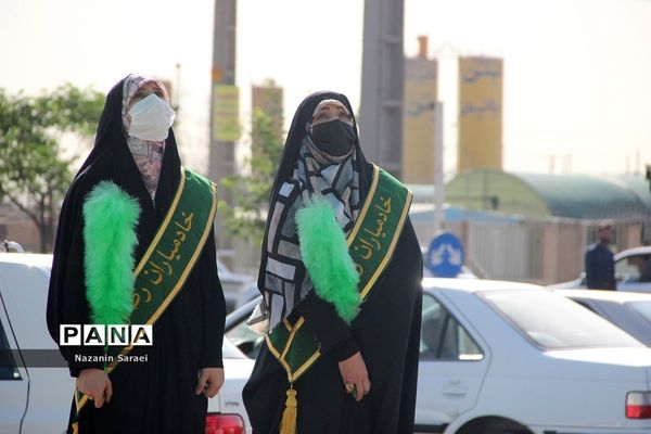 به اهتزاز درآمدن پرچم حرم امام مهربانی‌هادرشهرستان اسلامشهر