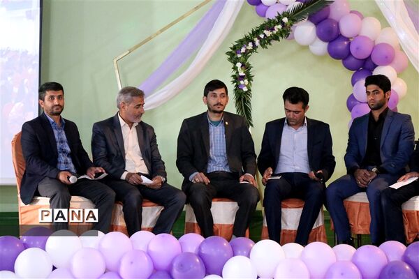 تجلیل از دانش‌آموزان برگزیده  مسابقات فرهنگی هنری، قرآنی، ورزشی و پویش‌های سازمان دانش‌آموزی  ابرکوه
