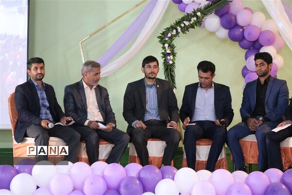 تجلیل از دانش‌آموزان برگزیده  مسابقات فرهنگی هنری، قرآنی، ورزشی و پویش‌های سازمان دانش‌آموزی  ابرکوه