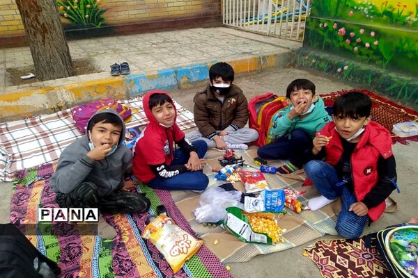برگزاری ویژه برنامه‌های دهه کرامت در آخرین روزهای سال تحصیلی در مدارس ابتدایی مشهد