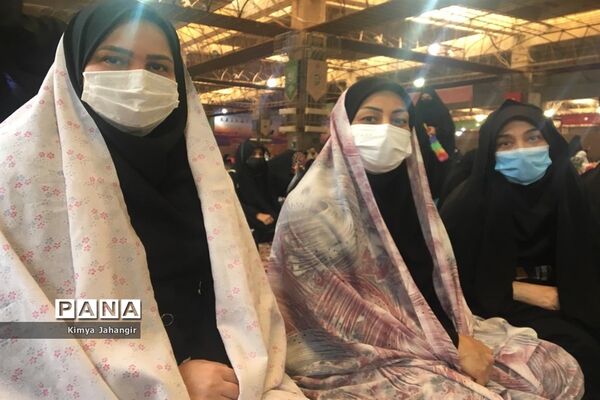 حضور دانش‌آموزان دبیرستان شاهد بنت الهدی صدر ناحیه ۳ اهواز در نماز جمعه