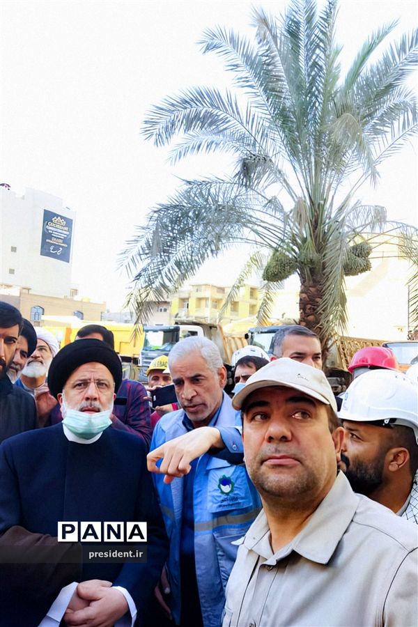 حضور رئیس‌جمهوری در محل حادثه متروپل آبادان و دیدار با خانواده جانباختگان