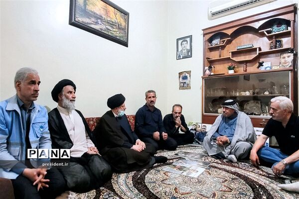 حضور رئیس‌جمهوری در محل حادثه متروپل آبادان و دیدار با خانواده جانباختگان