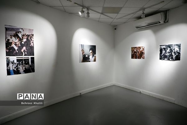 نمایش عکس‌های علی کاوه از امام خمینی(ره) در نمایشگاه «لحظه»