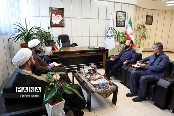 نشست اعضای ستاد امر به معروف و نهی از منکر با قائم مقام معاون وزیر در سازمان دانش‌آموزی