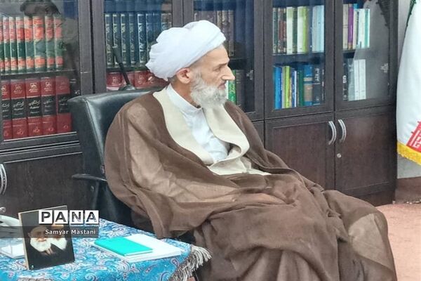 دیدار مدیرکل سازمان محیط زیست با نماینده ولی فقیه مازندران