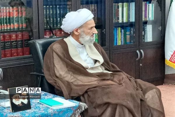 دیدار مدیرکل سازمان محیط زیست با نماینده ولی فقیه مازندران