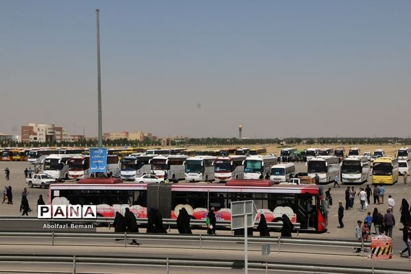 حضور کاروان های زیارتی استان قم در مراسم سالگرد ارتحال امام خمینی(ره)-1