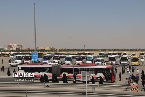 حضور کاروان های زیارتی استان قم در مراسم سالگرد ارتحال امام خمینی(ره)-1