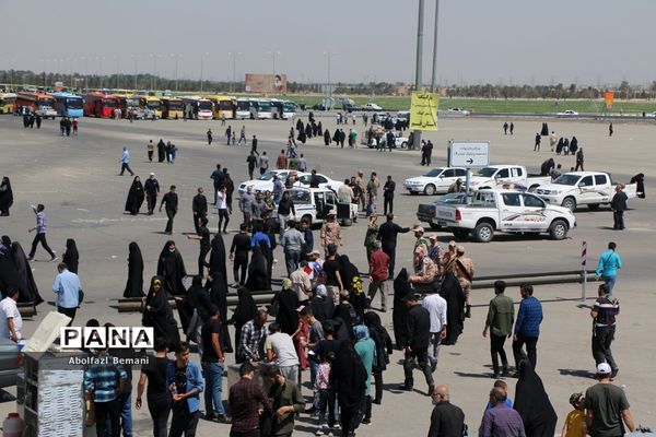 حضور کاروان های زیارتی استان قم در مراسم سالگرد ارتحال امام خمینی(ره)-1