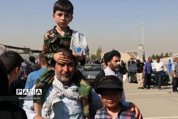 حضور کاروان های زیارتی استان قم در مراسم سالگرد ارتحال امام خمینی(ره)-1