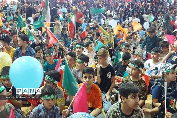 اجرای سرود سلام فرمانده در ورزشگاه ۳٠٠٠ نفری شهرستان قرچک