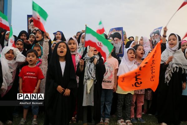 همخوانی سرود سلام فرمانده در میدان مرجعیت قم