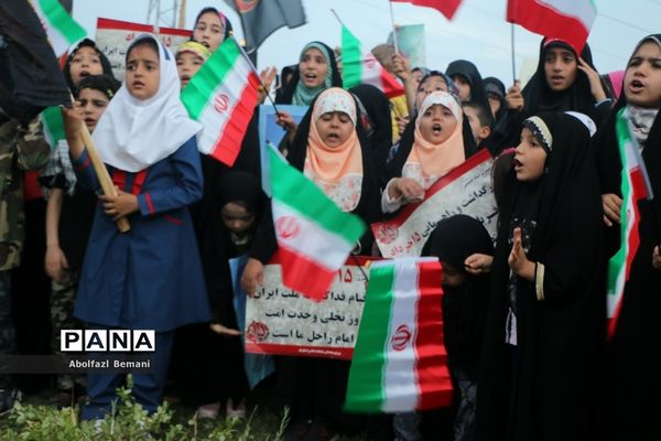 همخوانی سرود سلام فرمانده در میدان مرجعیت قم