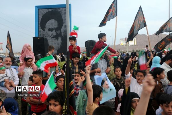 همخوانی سرود سلام فرمانده در میدان مرجعیت قم