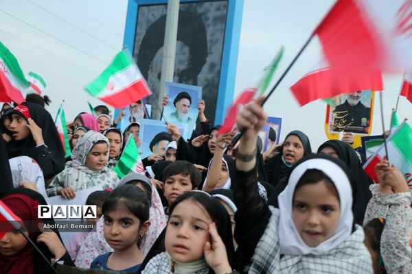 همخوانی سرود سلام فرمانده در میدان مرجعیت قم