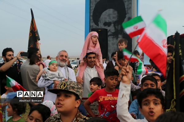 همخوانی سرود سلام فرمانده در میدان مرجعیت قم