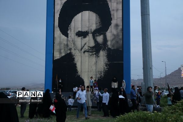 همخوانی سرود سلام فرمانده در میدان مرجعیت قم