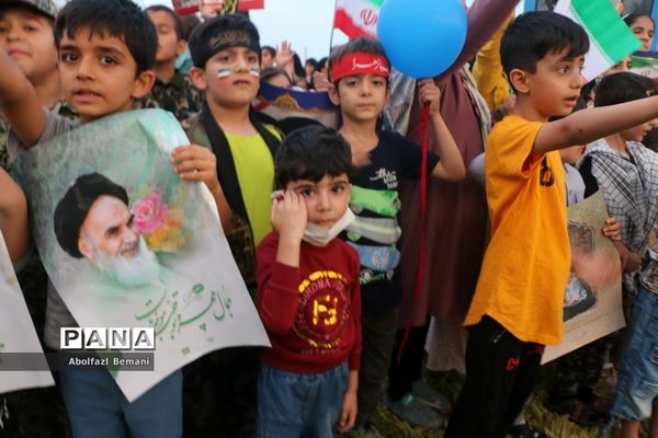 همخوانی سرود سلام فرمانده در میدان مرجعیت قم