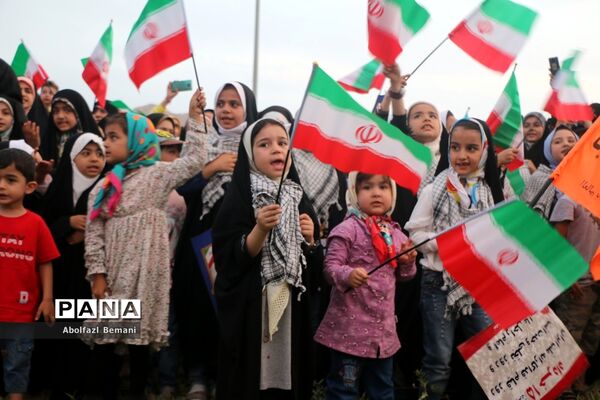 همخوانی سرود سلام فرمانده در میدان مرجعیت قم