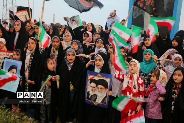 همخوانی سرود سلام فرمانده در میدان مرجعیت قم