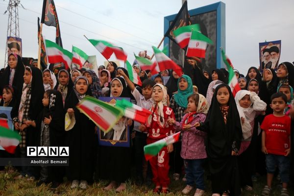 همخوانی سرود سلام فرمانده در میدان مرجعیت قم